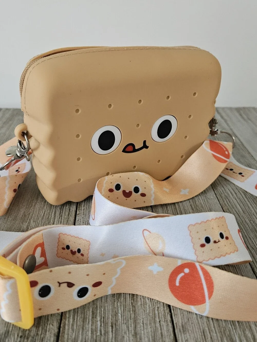 Q Uncle Biscuit Silicone Sandwich Crossbody Purse Handbag Tote Accessories Holde